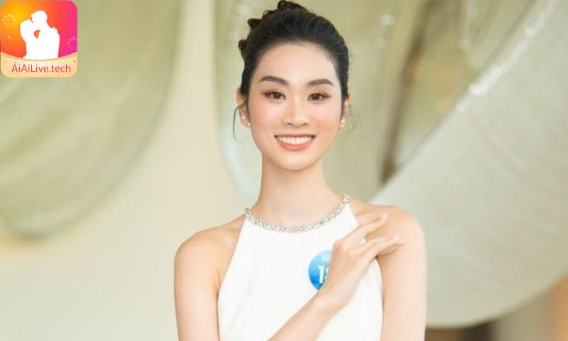 Đời tư Hoa hậu Nguyễn Thùy Linh