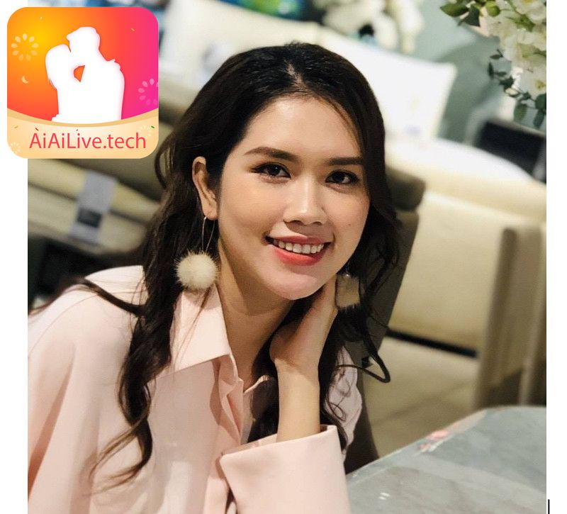Hoa hậu Phạm Thị Thùy Dương với nét đẹp dịu dàng
